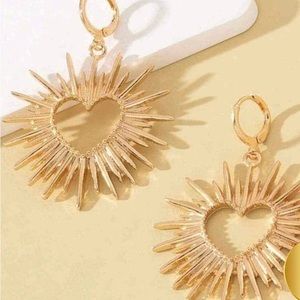 Beautiful BNIB starburst heart gold statement, earrings!